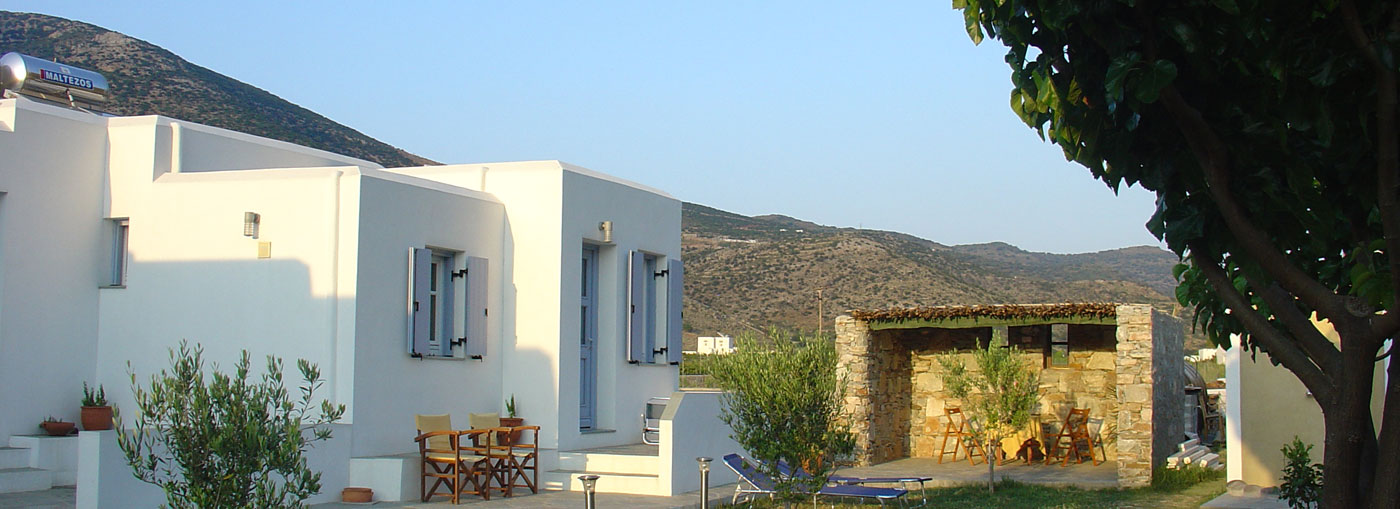 Chambres Makis à Kamares de Sifnos à côté de la plage